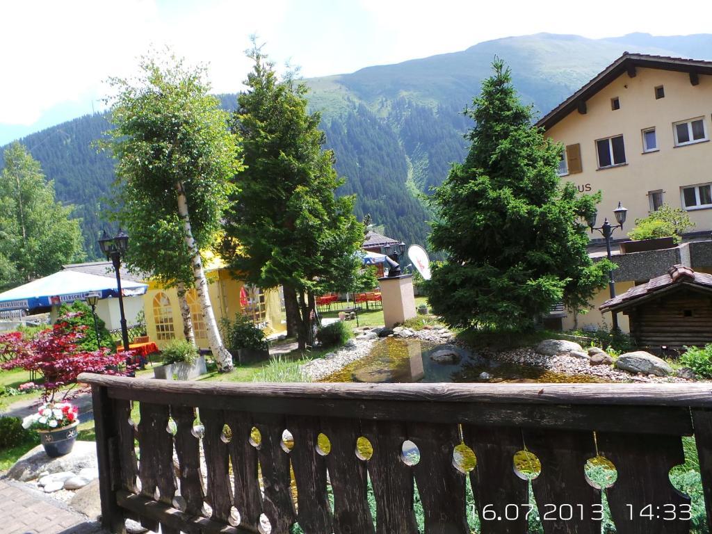 Hotel B&B Casa La Val Tujetsch Ruang foto